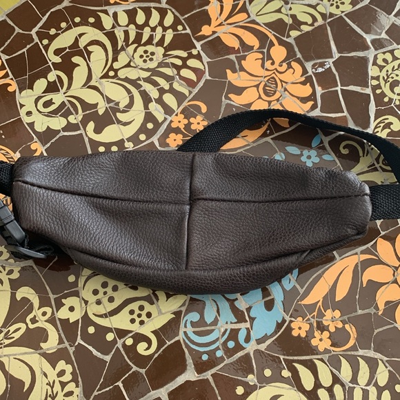LEATHER Multi-Pocket Fanny Pack - Picture 3 of 7